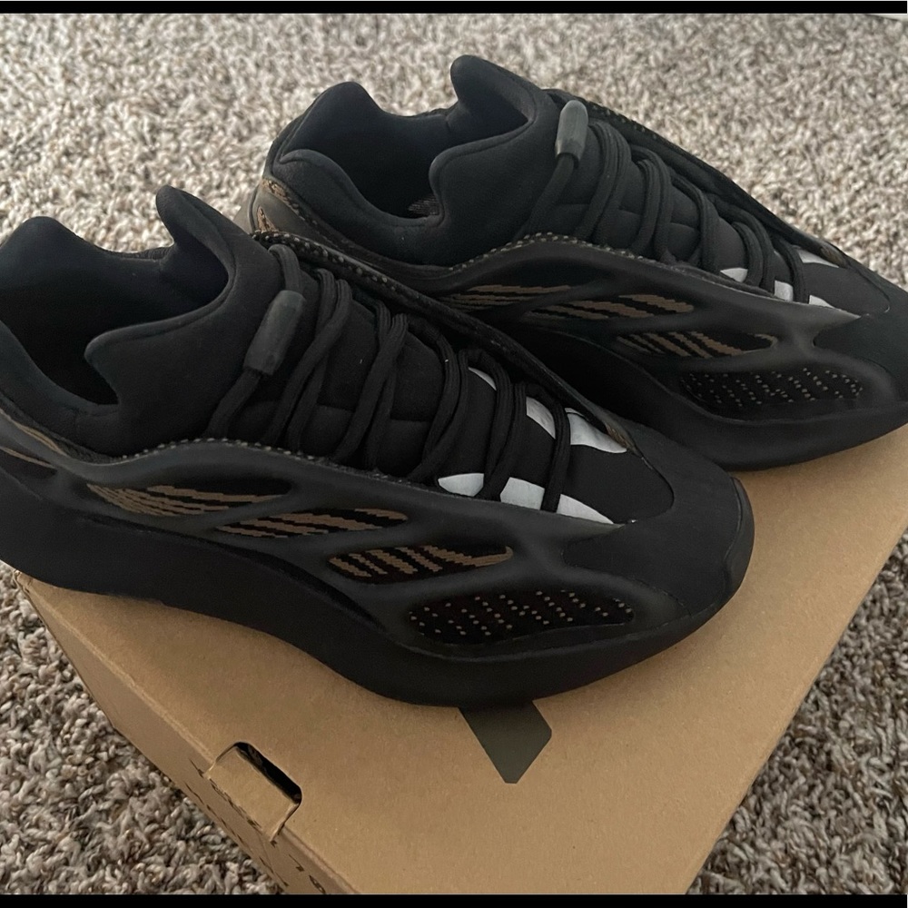 Yeezy 700 V3 ‘Clay Brown’